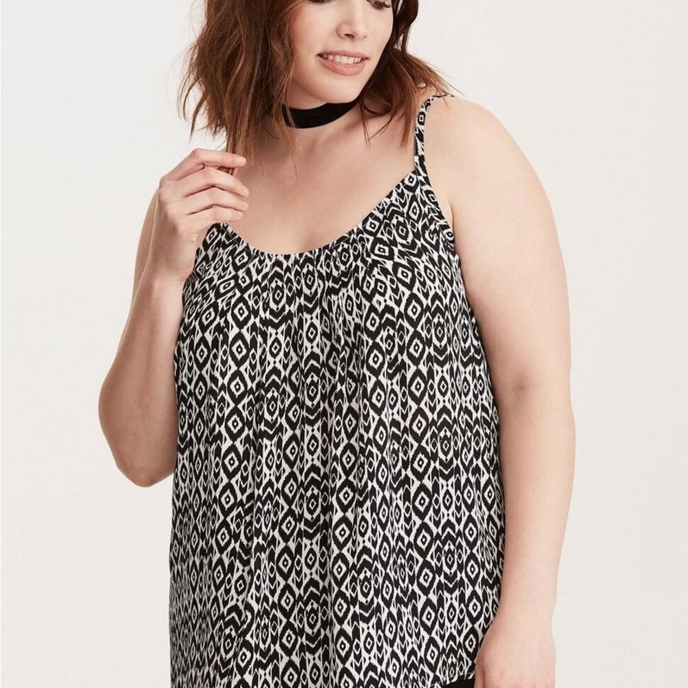 Torrid Black and White Graphic Sleeveless Camisole